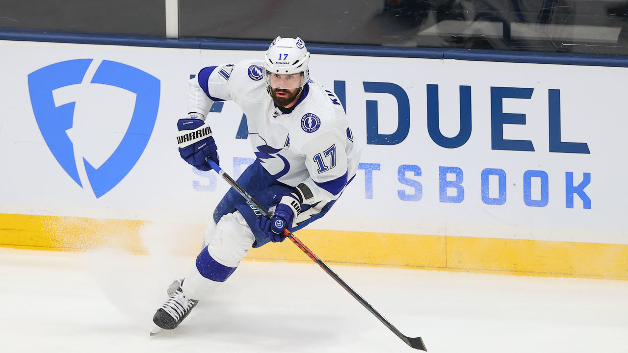 UNIONDALE, NY - JUNE 23: Tampa Bay Lightning left wing Alex Killorn (17) during game 6 of the Stanley Cup Playoffs Semifinals game between the New York Islanders and the Tampa Bay Lightning on June 23, 2021 at the Nassau Veterans Memorial Coliseum in Uniondale, NY.