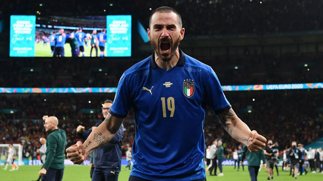 LONDON, ENGLAND - JULY 06: Leonardo Bonucci of Italy celebrates following their team's victory in the penalty shoot out after the UEFA Euro 2020 Championship Semi-final match between Italy and Spain at Wembley Stadium on July 06, 2021 in London, England.