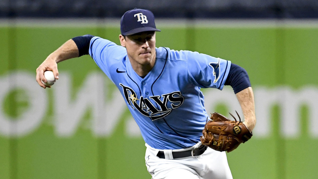ST PETERSBURG, FLORIDA - JULY 09: Joey Wendle #18 of the Tampa Bay Rays fields the ball during the first inning against the Toronto Blue Jays at Tropicana Field on July 09, 2021 in St Petersburg, Florida.