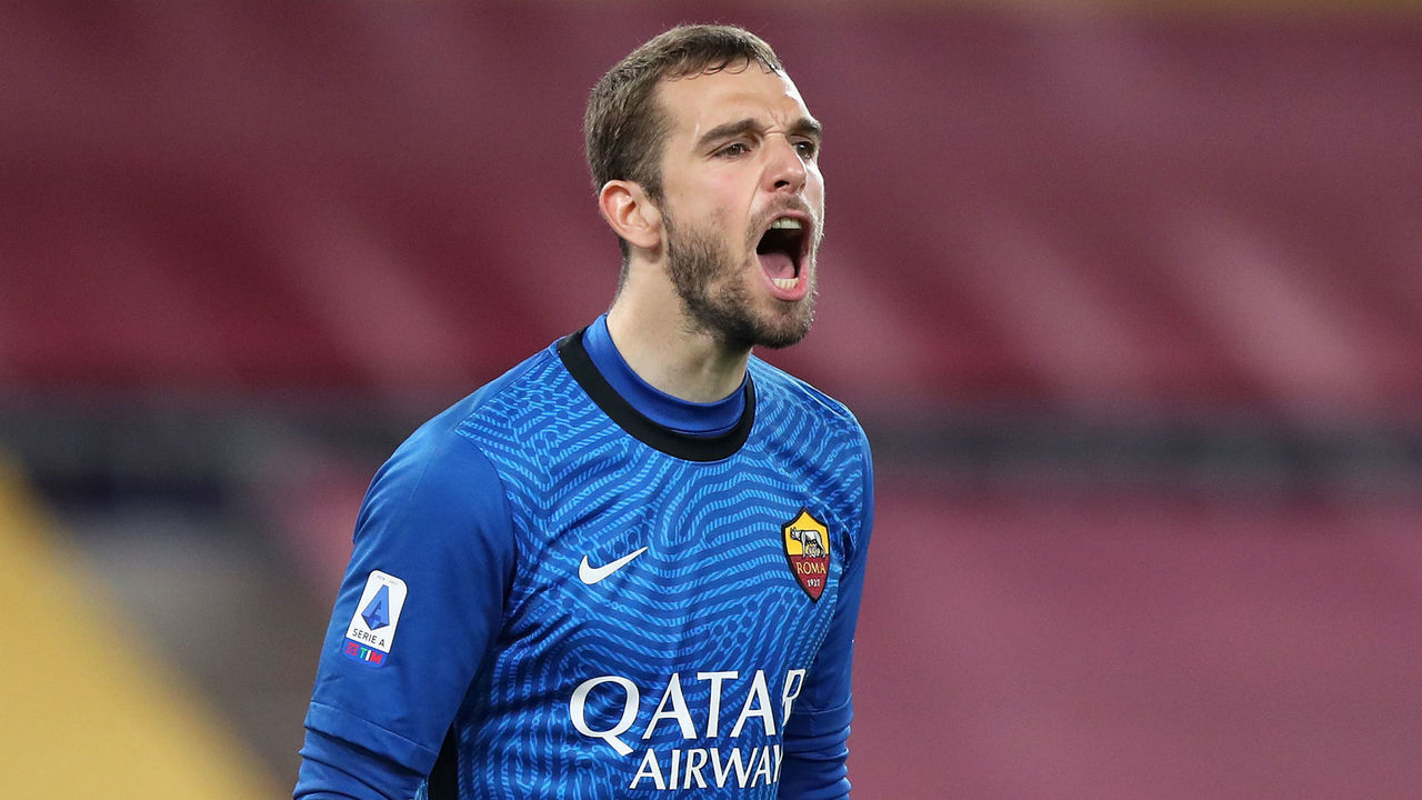 ROME, ITALY - APRIL 22: Pau Lopez of A.S Roma reacts during the Serie A match between AS Roma and Atalanta BC at Stadio Olimpico on April 22, 2021 in Rome, Italy. Sporting stadiums around Italy remain under strict restrictions due to the Coronavirus Pandemic as Government social distancing laws prohibit fans inside venues resulting in games being played behind closed doors.