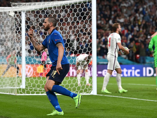 LONDON, ENGLAND - JULY 11: Leonardo Bonucci of Italy celebrates after scoring their side's first goal during the UEFA Euro 2020 Championship Final between Italy and England at Wembley Stadium on July 11, 2021 in London, England.