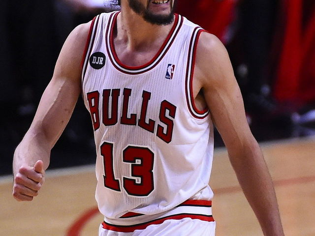 VIDEO: Paul Pierce pokes Joakim Noah during skirmish