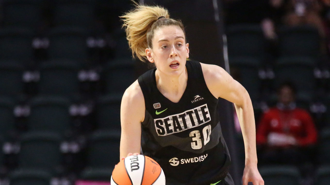 EVERETT, WA - JULY 11: Breanna Stewart #30 of the Seattle Storm handles the ball against the Phoenix Mercury on July 11, 2021 at the Angel of the Winds Arena, in Everett, Washington. Mandatory Copyright Notice: Copyright 2019 NBAE