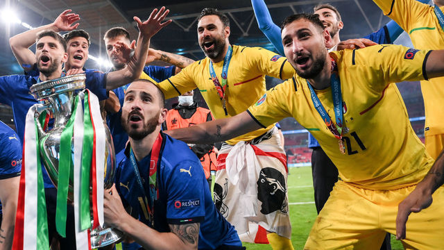LONDON, ENGLAND - JULY 11: Leonardo Bonucci of Italy lifts The Henri Delaunay Trophy following his team's victory in the UEFA Euro 2020 Championship Final between Italy and England at Wembley Stadium on July 11, 2021 in London, England.