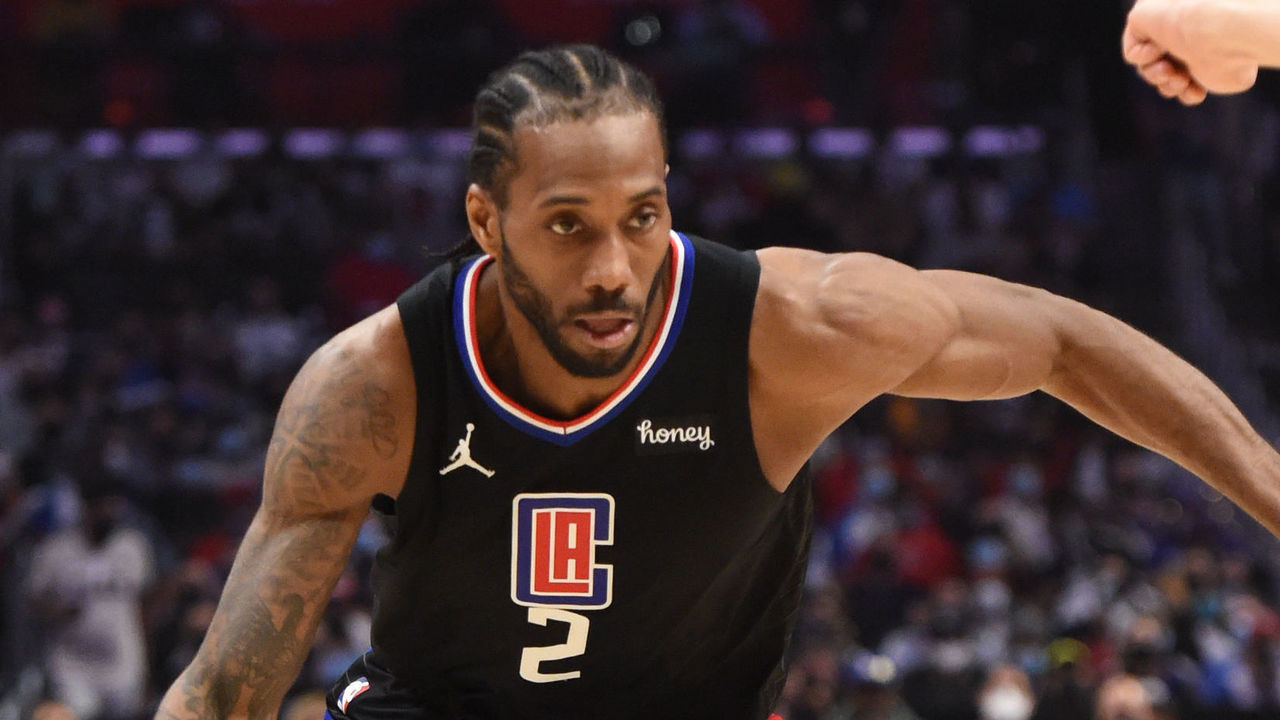 LOS ANGELES, CA - JUNE 14: Kawhi Leonard #2 of the LA Clippers drives to the basket against the Utah Jazz during Round 2, Game 4 of the 2021 NBA Playoffs on June 14, 2021 at STAPLES Center in Los Angeles, California. NOTE TO USER: User expressly acknowledges and agrees that, by downloading and/or using this Photograph, user is consenting to the terms and conditions of the Getty Images License Agreement. Mandatory Copyright Notice: Copyright 2021 NBAE