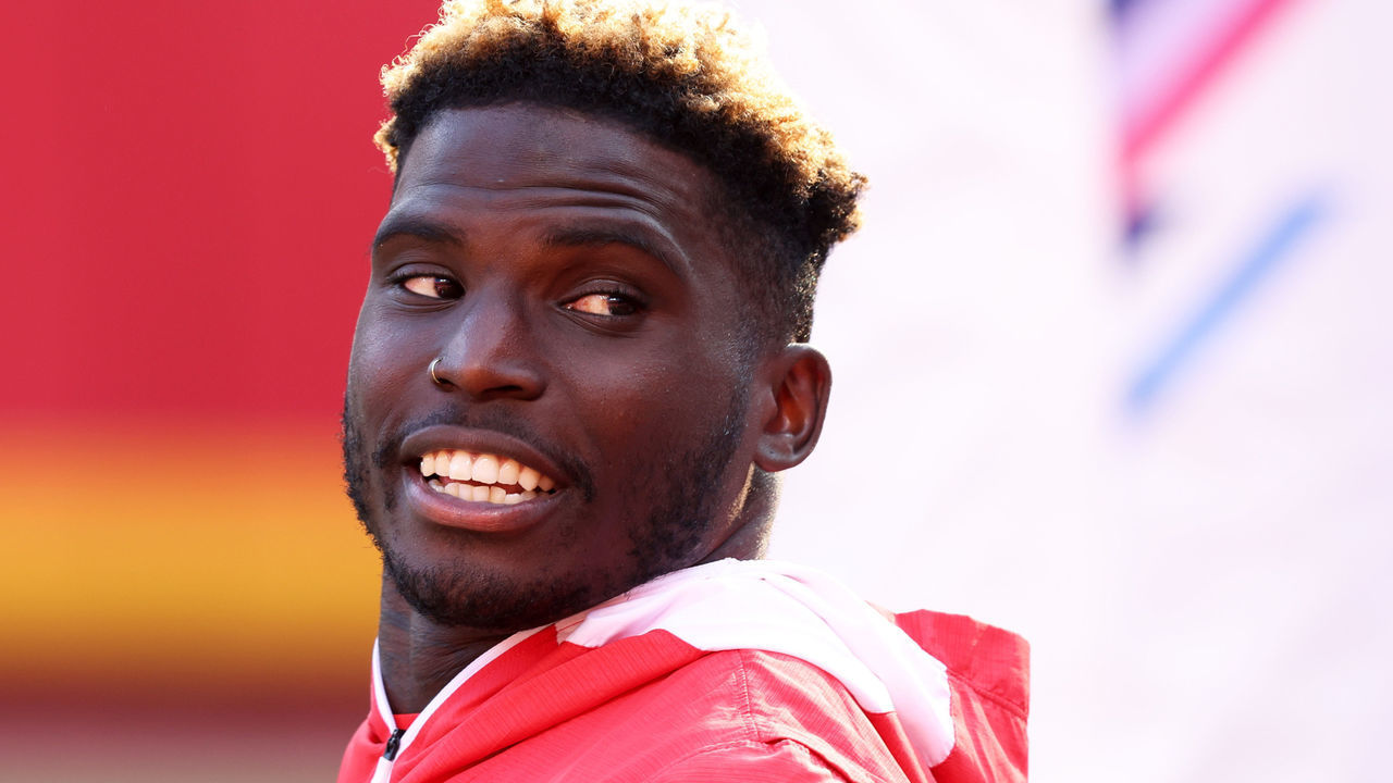 KANSAS CITY, MISSOURI - OCTOBER 05: Tyreek Hill #10 of the Kansas City Chiefs looks before the game against the New England Patriots at Arrowhead Stadium on October 05, 2020 in Kansas City, Missouri.