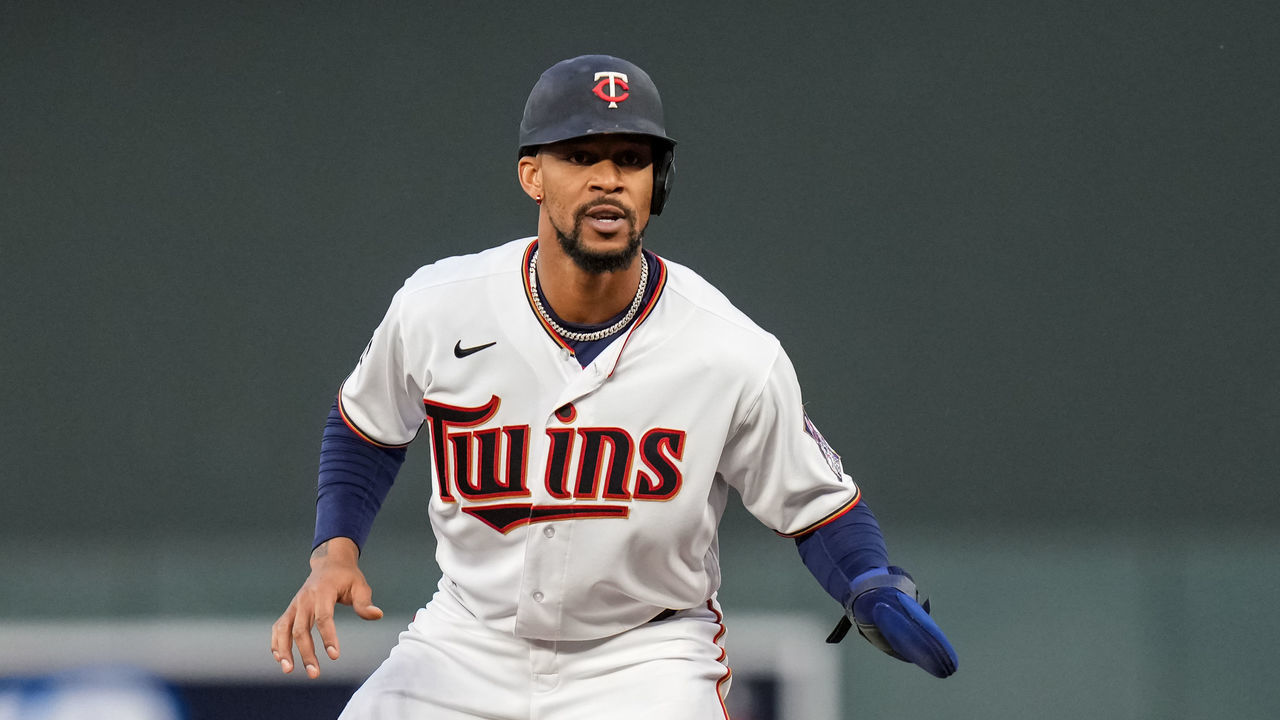 MINNEAPOLIS, MN - JUNE 21: Byron Buxton #25 of the Minnesota Twins runs against the Cincinnati Reds on June 21, 2021 at Target Field in Minneapolis, Minnesota.