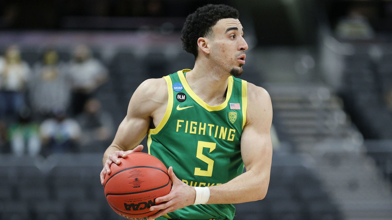 INDIANAPOLIS, INDIANA - MARCH 22: Chris Duarte #5 of the Oregon Ducks handles the ball during the game against the Iowa Hawkeyes in the second round of the 2021 NCAA Men's Basketball Tournament at Bankers Life Fieldhouse on March 22, 2021 in Indianapolis, Indiana.