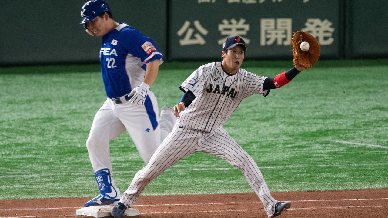 TOKYO, JAPAN - NOVEMBER 17: Hyun soo Kim #22 of team South Korea hit a single during the WBSC Premier 12 final game between Japan and South Korea at the Tokyo Dome on November 17, 2019 in Tokyo, Japan.