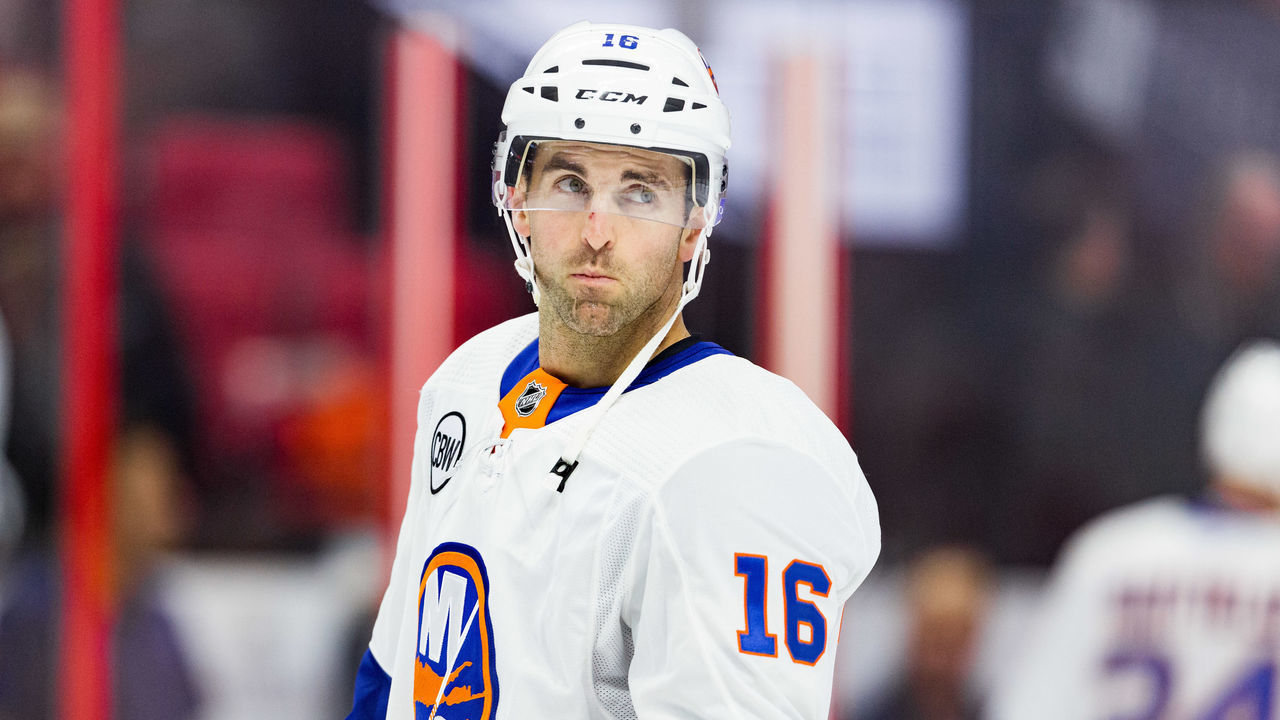 OTTAWA, ON - MARCH 07: New York Islanders Left Wing Andrew Ladd (16) during warm-up before National Hockey League action between the New York Islanders and Ottawa Senators on March 7, 2019, at Canadian Tire Centre in Ottawa, ON, Canada.