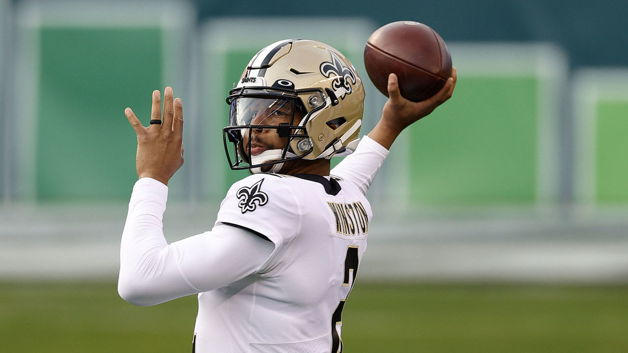 PHILADELPHIA, PENNSYLVANIA - DECEMBER 13: Quarterback Jameis Winston #2 of the New Orleans Saints warms up before the start of the Saints and Philadelphia Eagles game at Lincoln Financial Field on December 13, 2020 in Philadelphia, Pennsylvania.