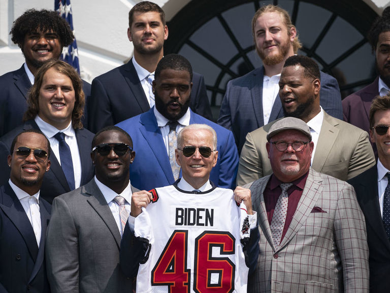 Tom Brady, champion Buccaneers visit Biden at White House - WTOP News