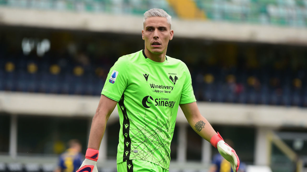VERONA, ITALY - MAY 01: (C) Marco Silvestri Goalkeeper Hellas Verona FC in action during the Serie A match between Hellas Verona FC and Spezia Calcio at Stadio Marcantonio Bentegodi on May 1, 2021 in Verona, Italy. Sporting stadiums around Italy remain under strict restrictions due to the Coronavirus Pandemic as Government social distancing laws prohibit fans inside venues resulting in games being played behind closed doors.