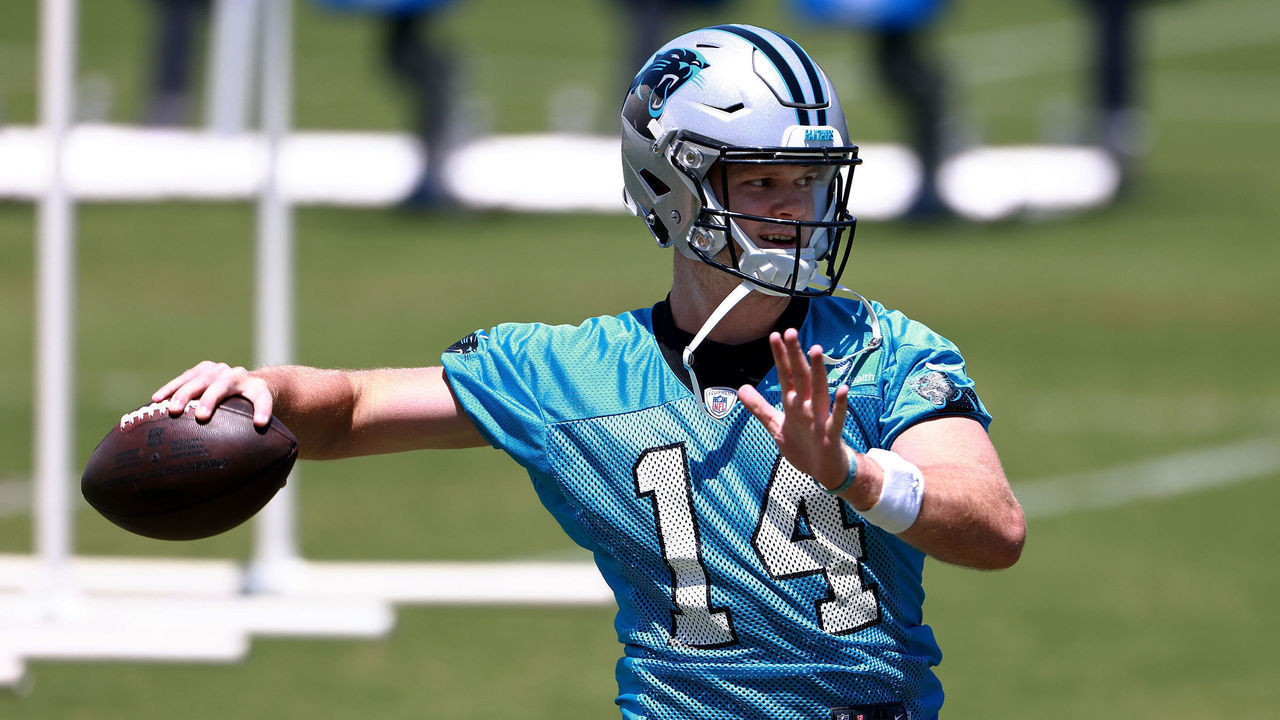 CHARLOTTE, NORTH CAROLINA - JUNE 15: Sam Darnold #14 of the Carolina Panthers throws during mandatory minicamp at Bank of America Stadium on June 15, 2021 in Charlotte, North Carolina.