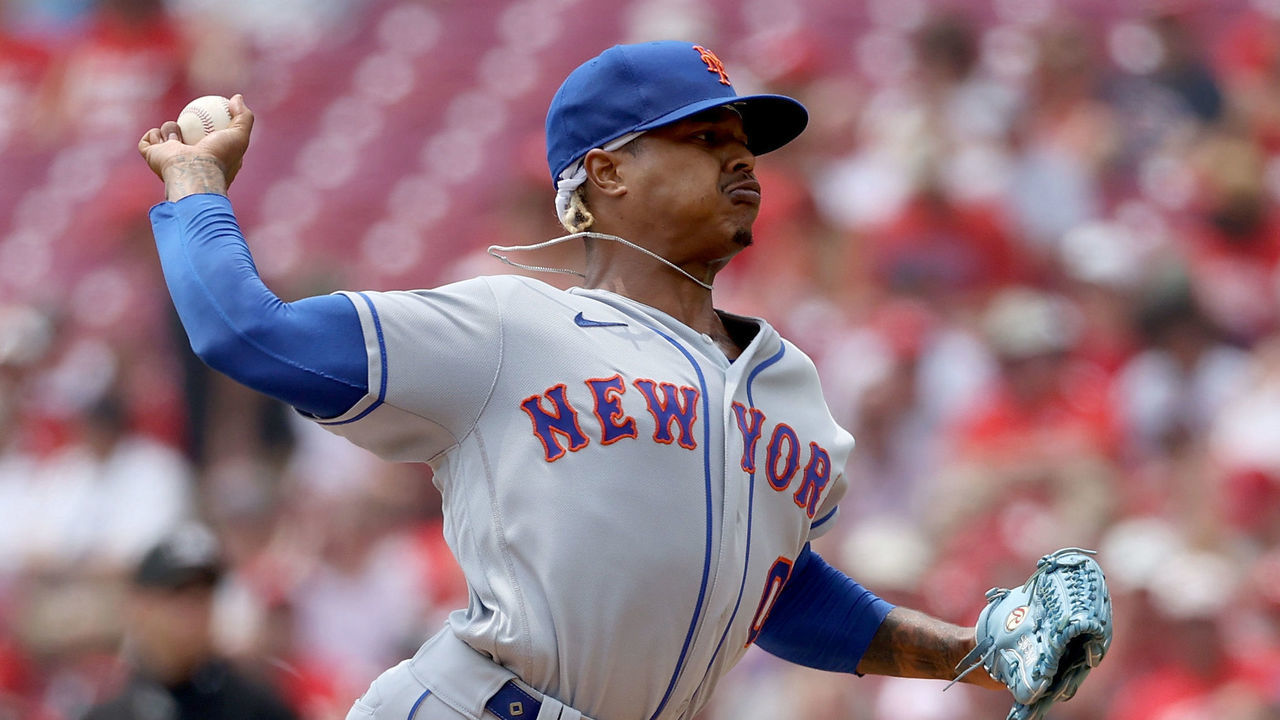 CINCINNATI, OHIO - JULY 21: Marcus Stroman #0 of the New York Mets pitches in the first inning against the Cincinnati Reds at Great American Ball Park on July 21, 2021 in Cincinnati, Ohio.