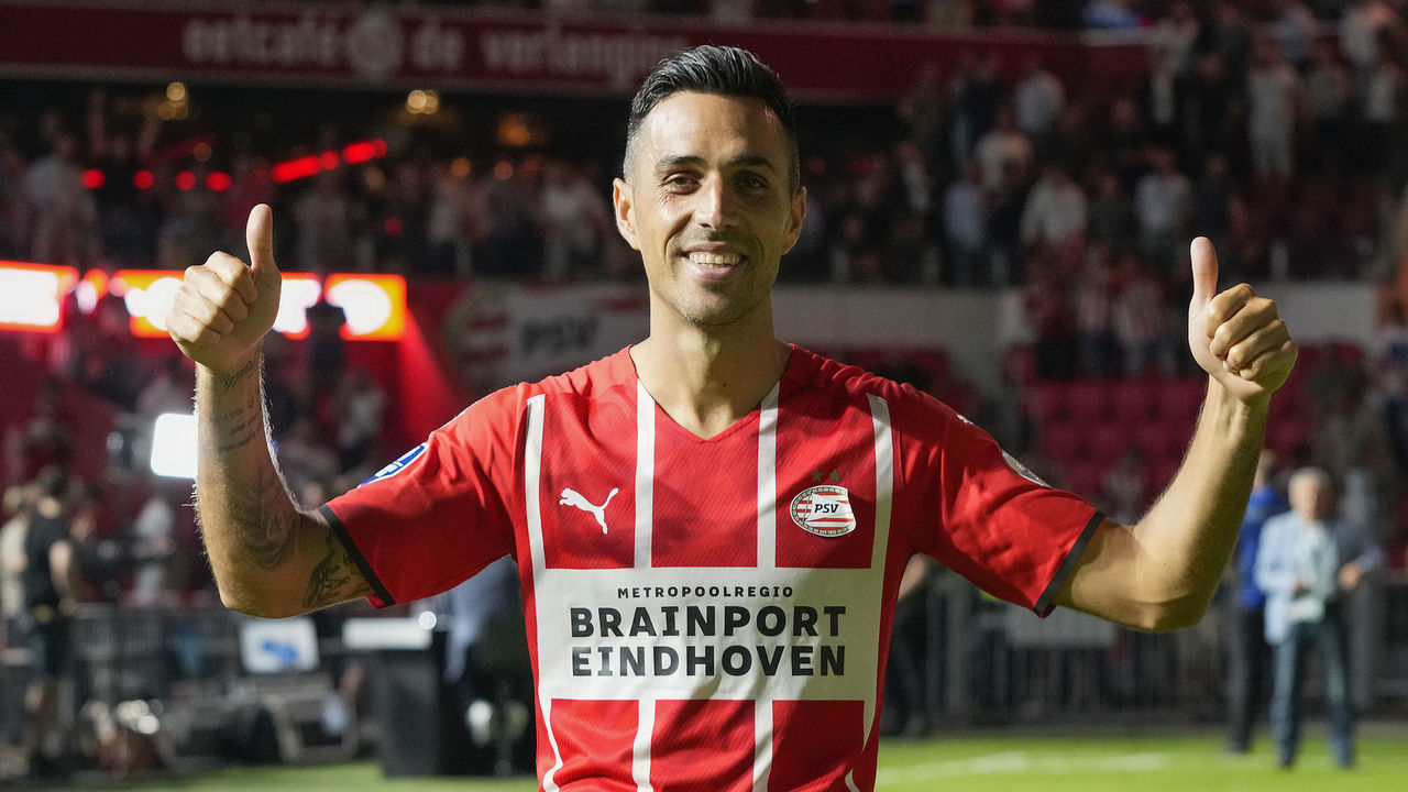 EINDHOVEN, NETHERLANDS - JULY 21: Eran Zahavi of PSV during the UEFA Champions League match between PSV v Galatasaray at the Philips Stadium on July 21, 2021 in Eindhoven Netherlands
