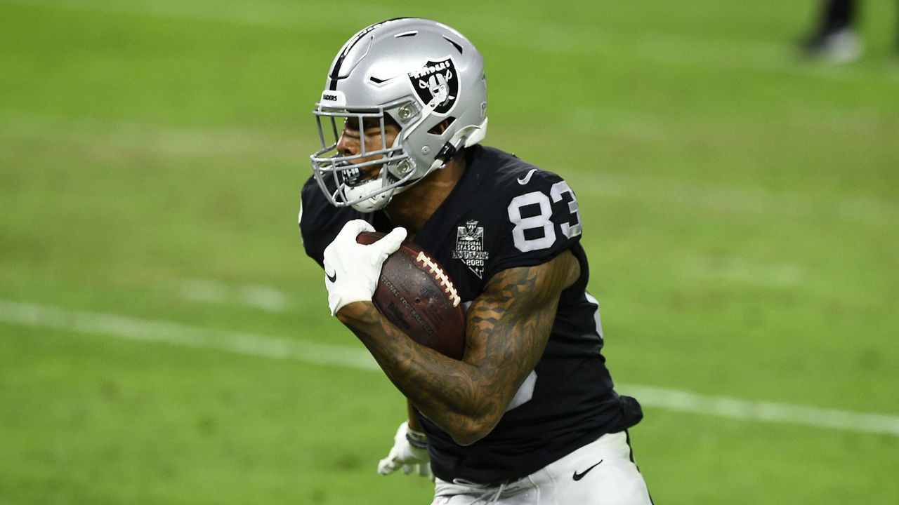 LAS VEGAS, NEVADA - NOVEMBER 22: Tight end Darren Waller #83 of the Las Vegas Raiders runs against the Kansas City Chiefs in the first half of their game at Allegiant Stadium on November 22, 2020 in Las Vegas, Nevada.