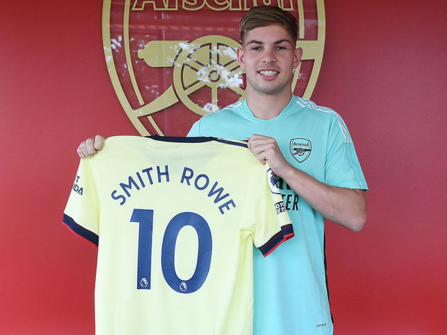 Smith Rowe gets No. 10 shirt after signing new deal with