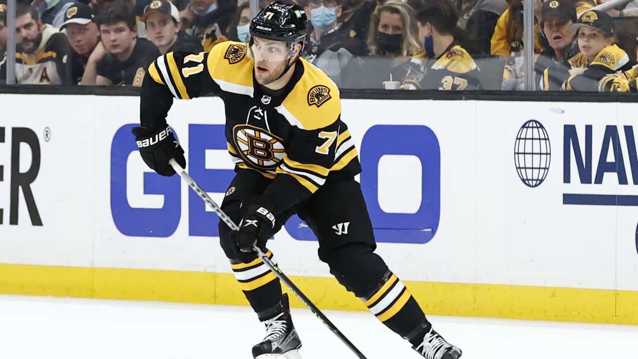 BOSTON, MA - MAY 31: Boston Bruins left wing Taylor Hall (71) looks to pass during Game 2 of the NHL Stanley Cup Playoffs Second Round between the Boston Bruins and the New York Islanders on May 31, 2021, at TD Garden in Boston, Massachusetts.