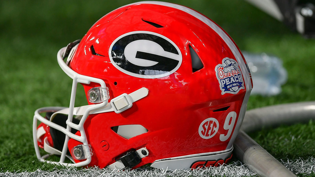 ATLANTA, GA JANUARY 01: Georgia football helmet during the Chick-fil-A Peach Bowl between the Cincinnati Bearcats and the Georgia Bulldogs on January 1st, 2021 at Mercedes-Benz Stadium in Atlanta, GA.