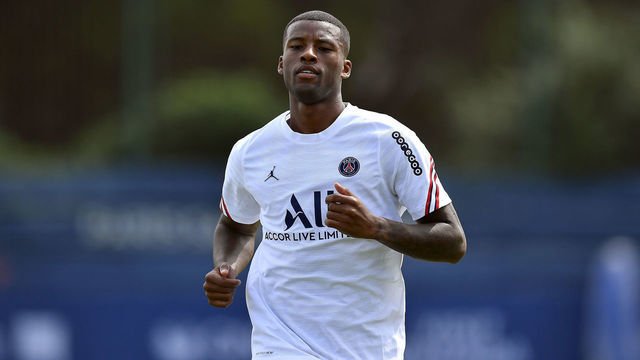 PARIS, FRANCE - JULY 23: Gini Wijnaldum warms up during a Paris Saint-Germain training session at Ooredoo Center on July 23, 2021 in Paris, France.