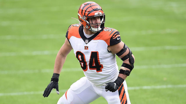 LANDOVER, MARYLAND - NOVEMBER 22: Sam Hubbard #94 of the Cincinnati Bengals in action in the first half against the Washington Football Team at FedExField on November 22, 2020 in Landover, Maryland.