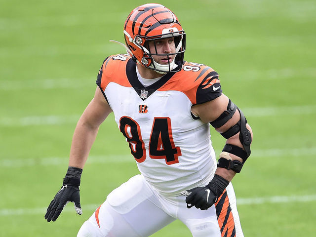 LANDOVER, MARYLAND - NOVEMBER 22: Sam Hubbard #94 of the Cincinnati Bengals in action in the first half against the Washington Football Team at FedExField on November 22, 2020 in Landover, Maryland.