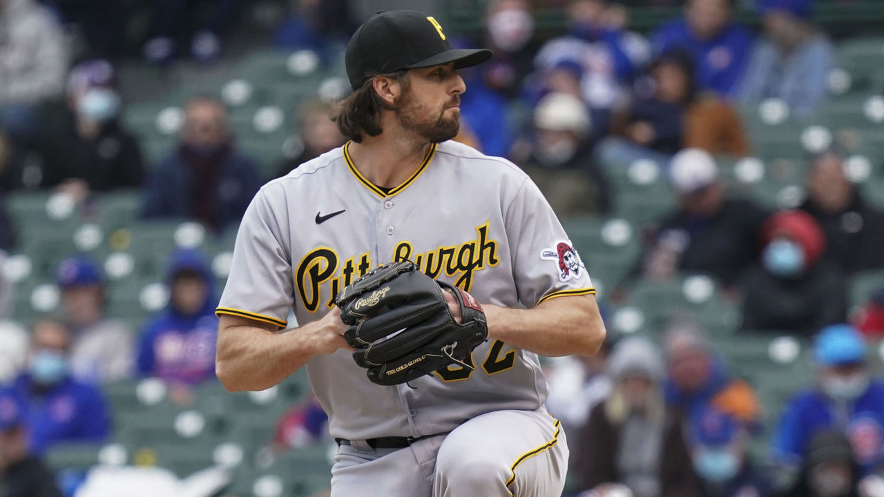 Pittsburgh Pirates relief pitcher Clay Holmes right, talks with