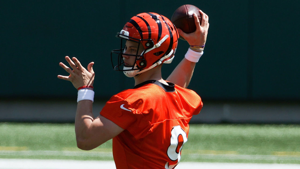 CINCINNATI, OHIO - JUNE 15: Joe Burrow #9 of the Cincinnati Bengals throws a pass during Mandatory Minicamp on June 15, 2021 in Cincinnati, Ohio.