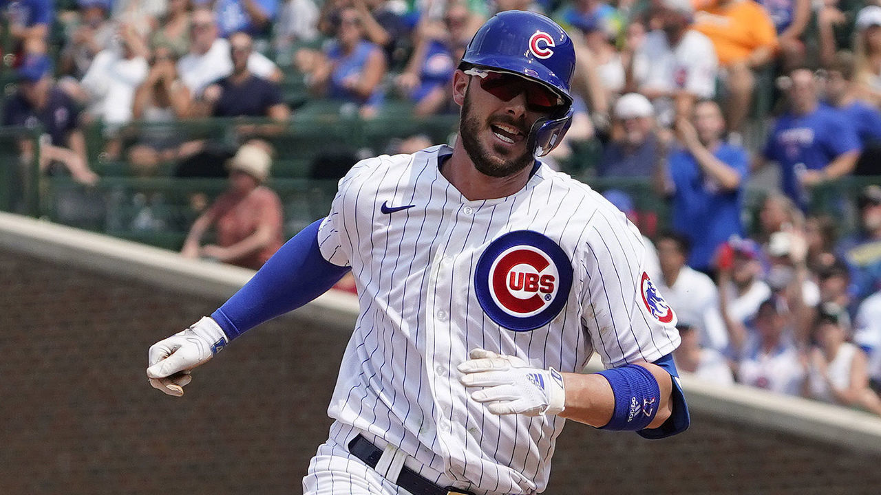 CHICAGO, ILLINOIS - JULY 24: Kris Bryant #17 of the Chicago Cubs plays against the Arizona Diamondbacks at Wrigley Field on July 24, 2021 in Chicago, Illinois.
