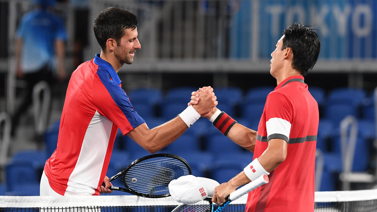 29 July 2021, Japan, Tokio: Tennis: Olympics, Preliminary, Singles, Men, Quarterfinals, Djokovic (Serbia) - Nishikori (Japan) at Ariake Tennis Park. Novak Djokovic (l) and Kei Nishikori shake hands after the match. Photo: Swen Pförtner/dpa