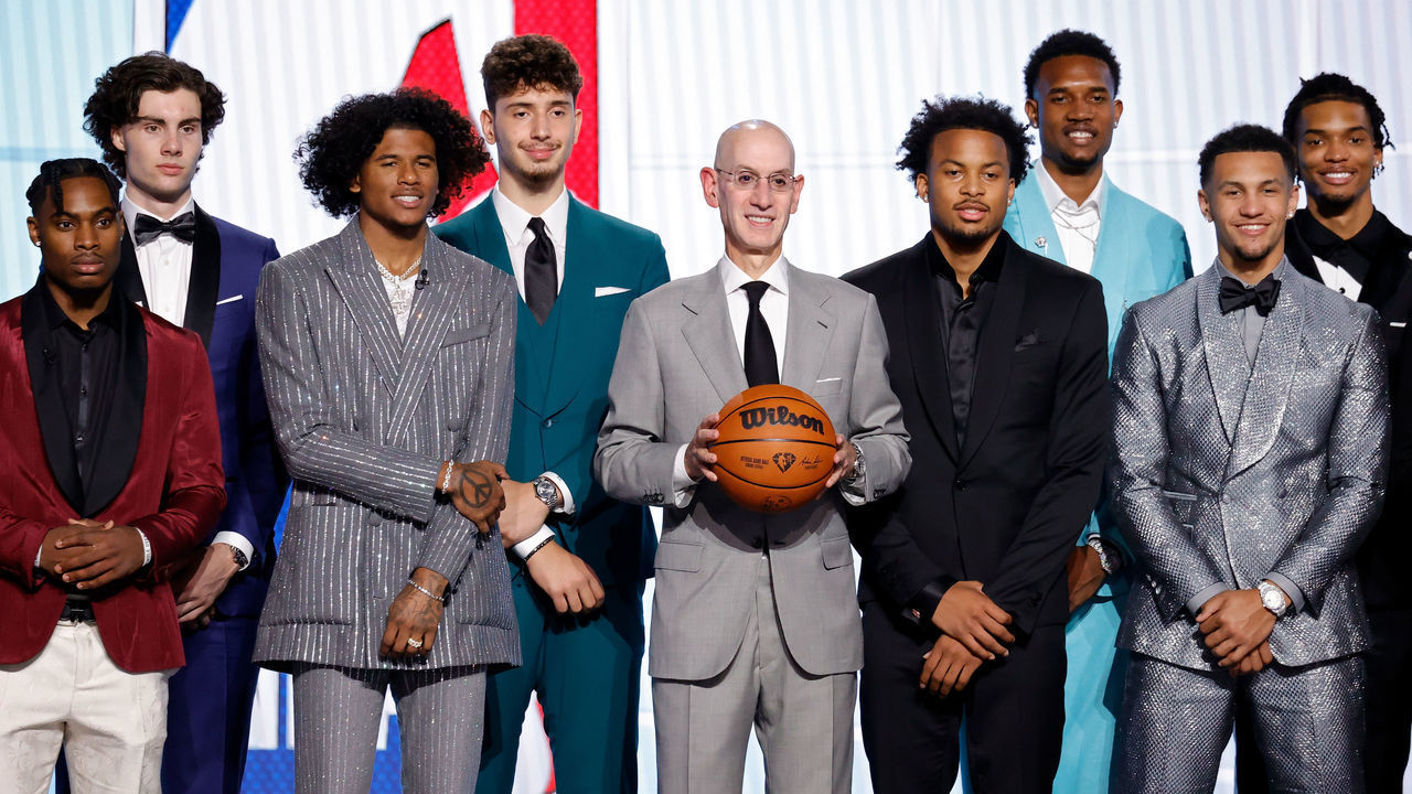 NEW YORK, NEW YORK - JULY 29: NBA commissioner Adam Silver (C) poses for photos with members of the 2021 draft class during the 2021 NBA Draft at the Barclays Center on July 29, 2021 in New York City.