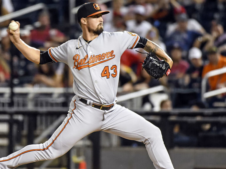 Orioles send reliever Shawn Armstrong to Rays for cash | theScore.com