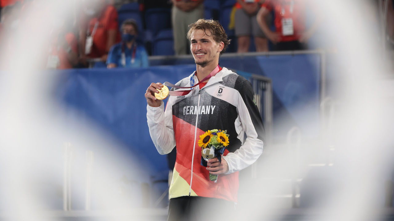 01 August 2021, Japan, Tokio: Tennis: Olympics, Singles, Men, Final, Zverev (Germany) - Khachanov (Russian Olympic Committee) at Ariake Tennis Park. Alexander Zverev celebrates with his gold medal. Photo: Jan Woitas/dpa-Zentralbild/dpa
