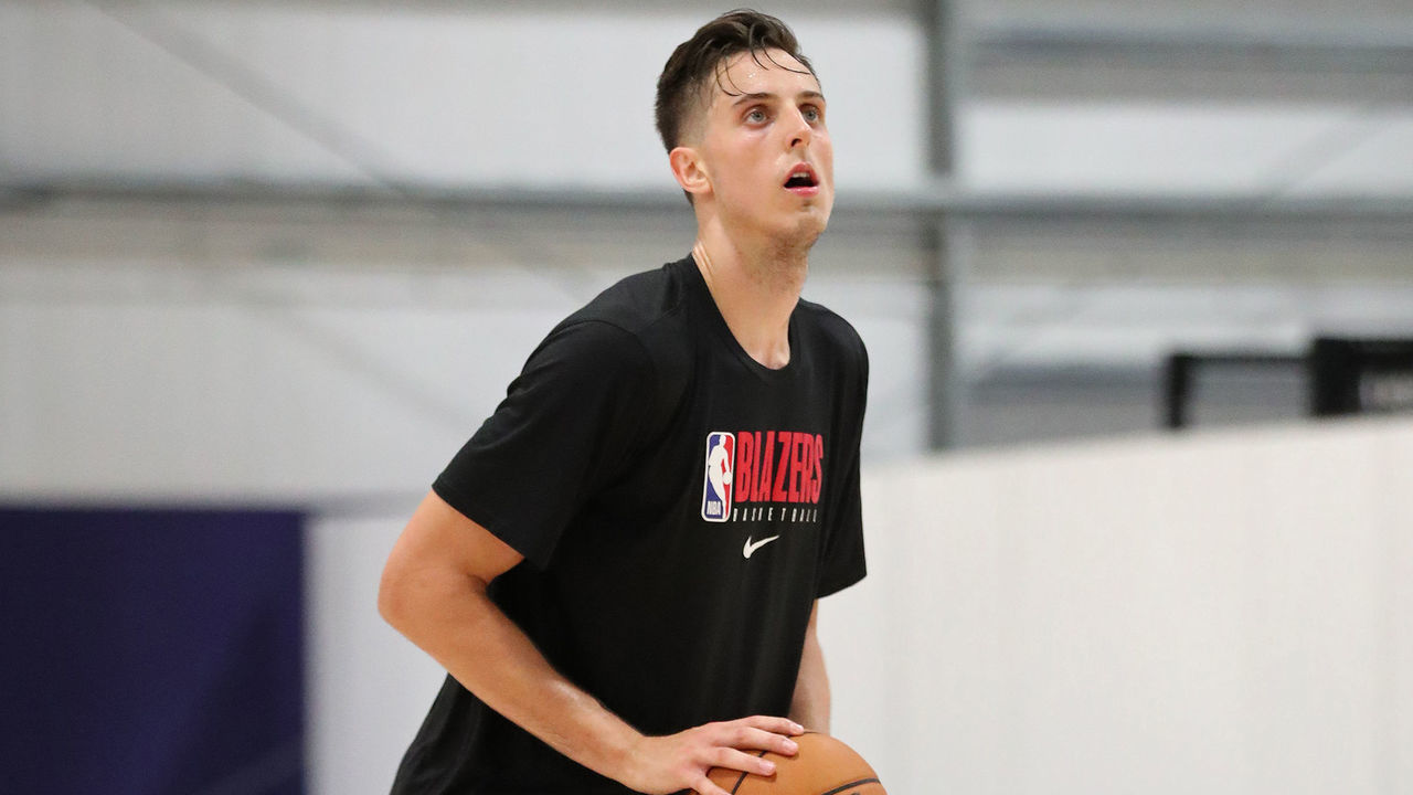 ORLANDO, FL - JULY 16: Zach Collins #33 of the Portland Trail Blazers shoots the ball during practice as part of the NBA Restart 2020 on July 16, 2020 in Orlando, Florida. NOTE TO USER: User expressly acknowledges and agrees that, by downloading and/or using this photograph, user is consenting to the terms and conditions of the Getty Images License Agreement. Mandatory Copyright Notice: Copyright 2020 NBAE