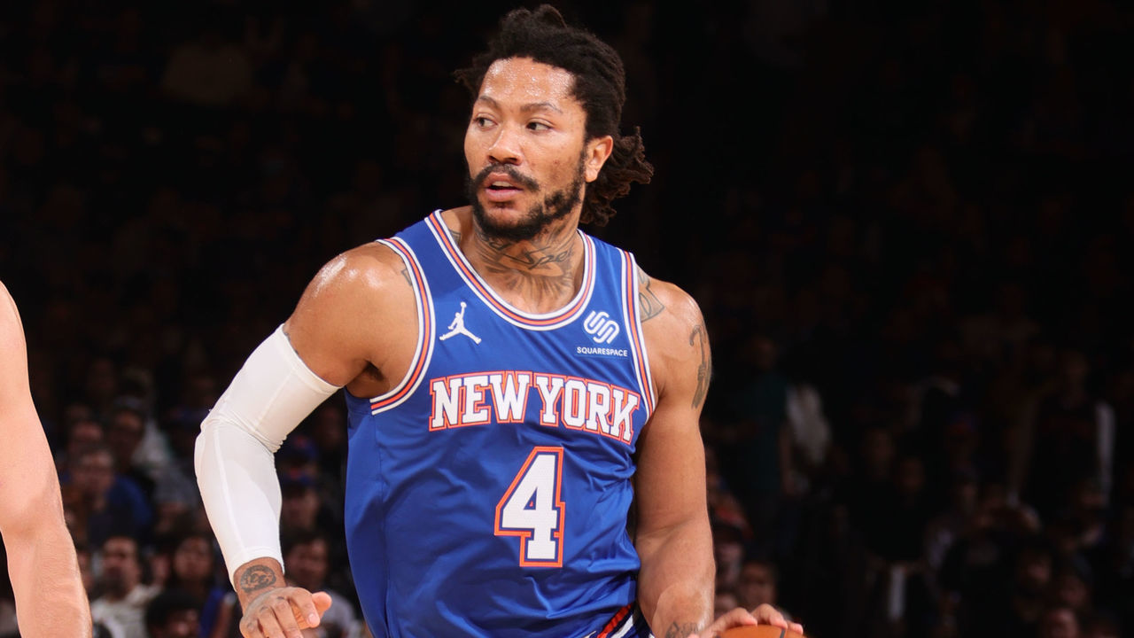 NEW YORK, NY - JUNE 2: Derrick Rose #4 of the New York Knicks drives to the basket against the Atlanta Hawks during Round 1, Game 5 of the 2021 NBA Playoffs on June 2, 2021 at Madison Square Garden in New York City, New York. Mandatory Copyright Notice: Copyright 2021 NBAE