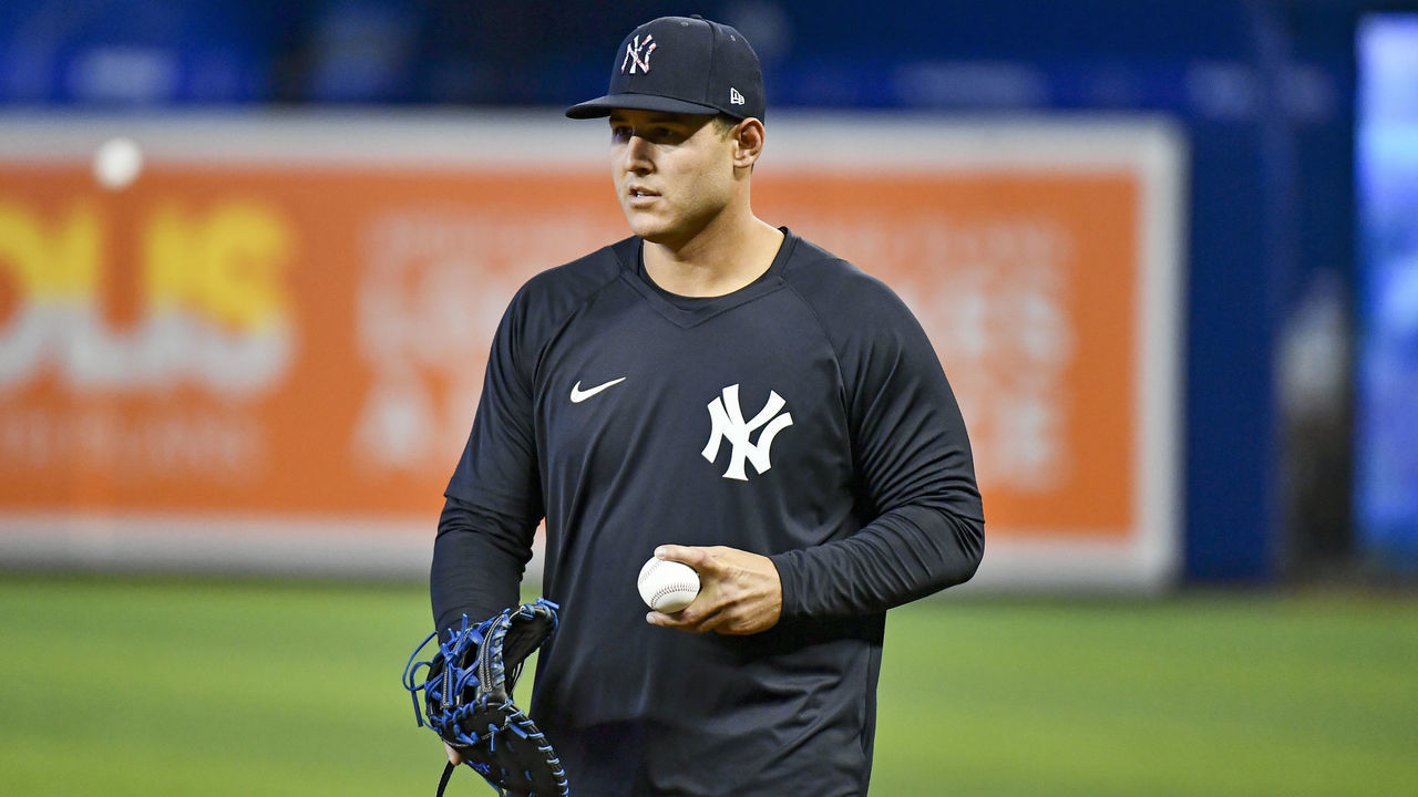 MIAMI, FL - JULY 31: Anthony Rizzo #48 of the New York Yankees during batting practice before the start of the game against the Miami Marlins at loanDepot park on July 31, 2021 in Miami, Florida.