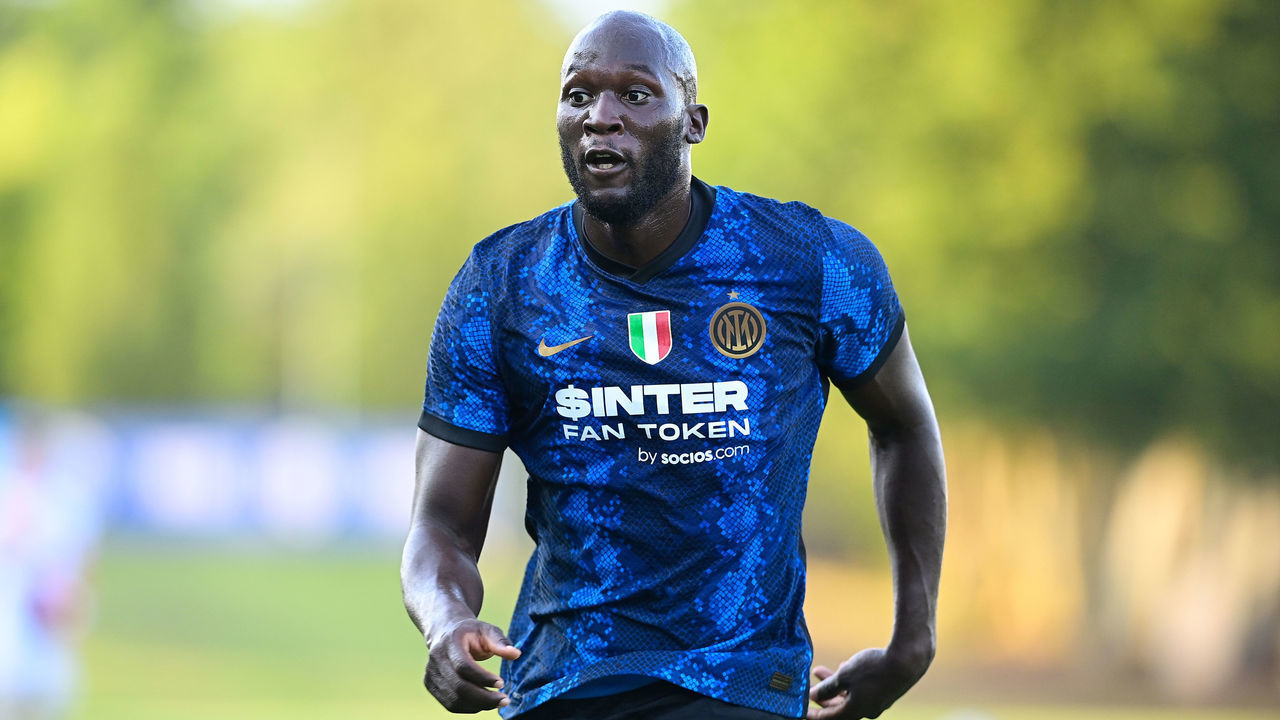 COMO, ITALY - JULY 28: Romelu Lukaku of FC Internazionale in action during the pre-season friendly match between FC Internazionale and FC Crotone at the club's training ground Suning Training Center at Appiano Gentile on July 28, 2021 in Como, Italy.