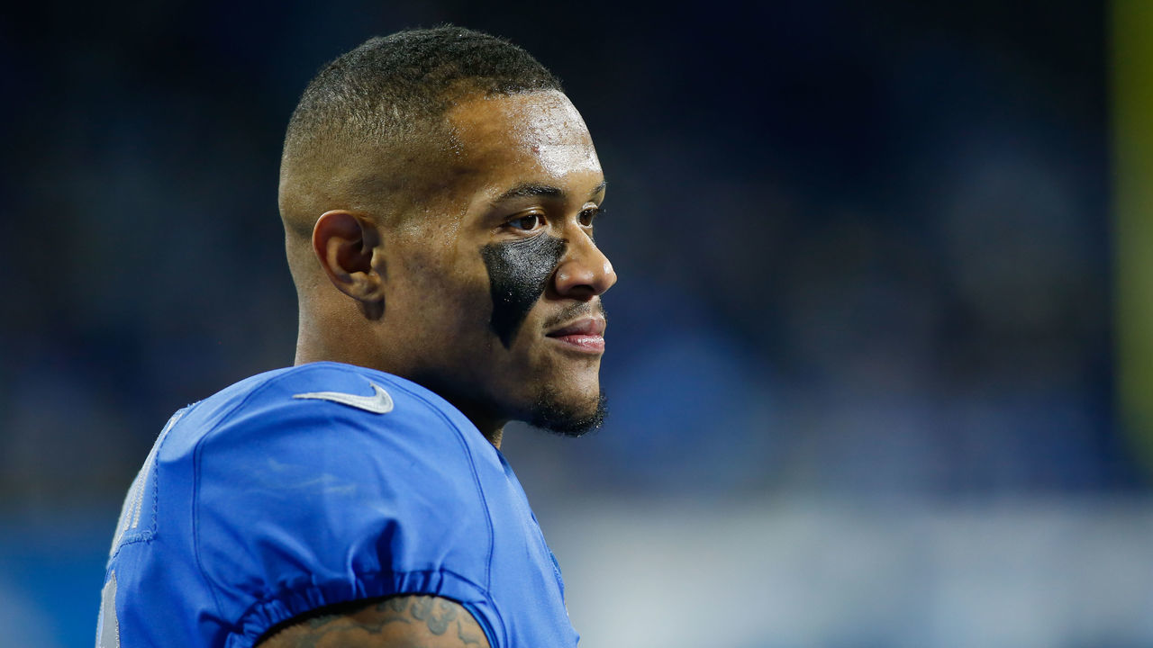 DETROIT, MI - NOVEMBER 22: Detroit Lions wide receiver Kenny Golladay (19) looks on during warmups before the start of a regular season game between the Chicago Bears and the Detroit Lions on November 22, 2018 at Ford Field in Detroit, Michigan.