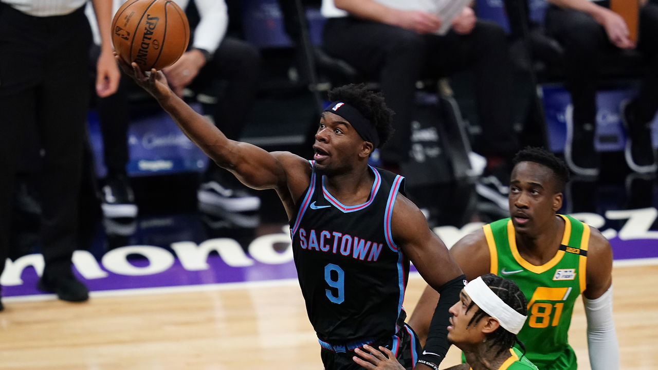 SACRAMENTO, CALIFORNIA - MAY 16: Terence Davis #9 of the Sacramento Kings elevates for the layup against the Utah Jazz during the first quarter at Golden 1 Center on May 16, 2021 in Sacramento, California.
