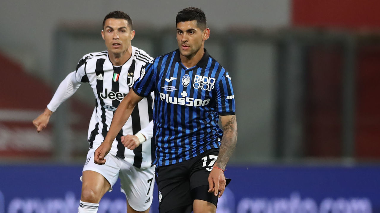 REGGIO NELL'EMILIA, ITALY - MAY 19: Cristian Romero of Atalanta is pursued by Cristiano Ronaldo of Juventus during the TIMVISION Cup Final between Atalanta BC and Juventus at Mapei Stadium - Citta' del Tricolore on May 19, 2021 in Reggio nell'Emilia, Italy.