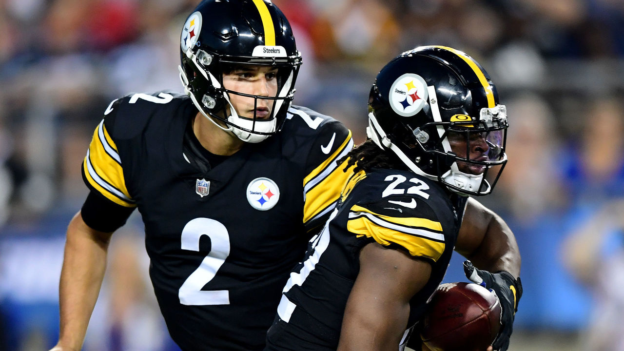 Pittsburgh Steelers Donnie Shell of the Pittsburgh Steelers tackles News  Photo - Getty Images