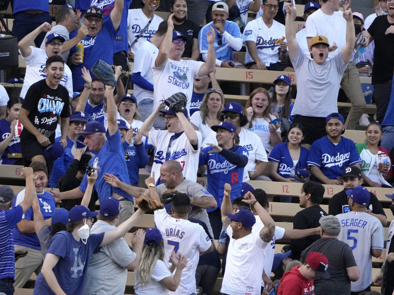 Dodgers' ball girl tackles fan running on field during game