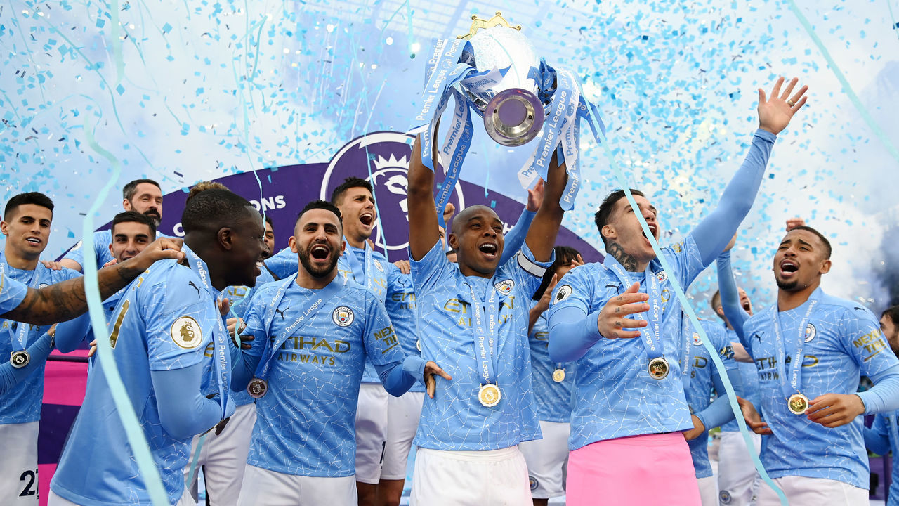 MANCHESTER, ENGLAND - MAY 23: Fernandinho of Manchester City lifts the Premier League Trophy, as Manchester City are presented with the Trophy as they win the league following the Premier League match between Manchester City and Everton at Etihad Stadium on May 23, 2021 in Manchester, England. A limited number of fans will be allowed into Premier League stadiums as Coronavirus restrictions begin to ease in the UK.