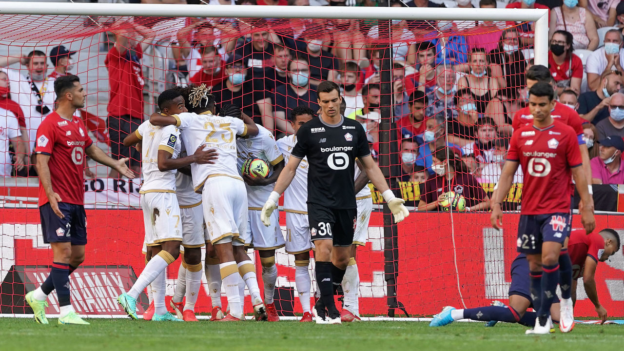 LILLE, FRANCE - AUGUST 14: Leonardo Jardim, goalkeeper of Lille OSC, reacts as players of Nices celebrate after scoring their team's 4th goal during the Ligue 1 Uber Eats match between Lille OSC and OGC Nice at Stade Pierre Mauroy on August 14, 2021 in Lille, France.