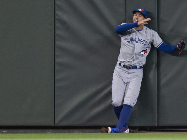 Blue Jays' George Springer leaves Game 2 vs. Mariners after scary