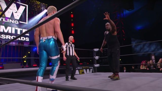 Shaq's trainer lied to him about padding before AEW table spot