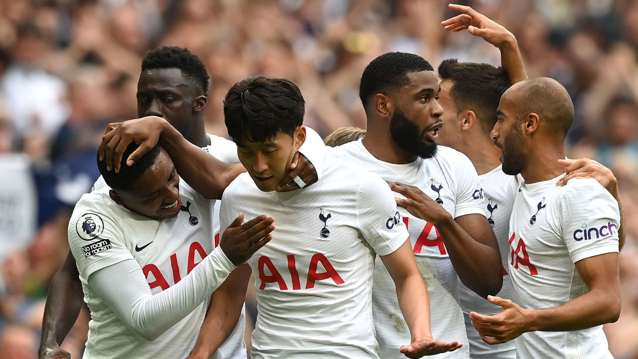 LONDON, ENGLAND - AUGUST 15: Heung-Min Son of Tottenham Hotspur celebrates with team mates after scoring their side's first goal during the Premier League match between Tottenham Hotspur and Manchester City at Tottenham Hotspur Stadium on August 15, 2021 in London, England.