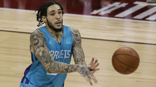LAS VEGAS, NEVADA - AUGUST 09: LiAngelo Ball #8 of the Charlotte Hornets passes the ball up the court against the Sacramento Kings during the 2021 NBA Summer League at the Thomas & Mack Center on August 9, 2021 in Las Vegas, Nevada. The Kings defeated the Hornets 80-70.
