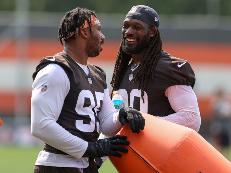 Browns DEs Garrett, Clowney still slowed by camp injuries